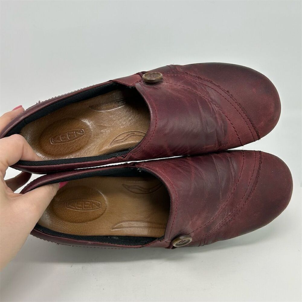 KEEN Women's Red Leather Slip-On Clog Loafers Size 10 Casual Comfort - Picture 12 of 15